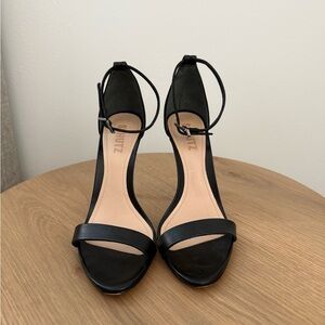 SCHUTZ Black Stiletto Heels Elegant Design
